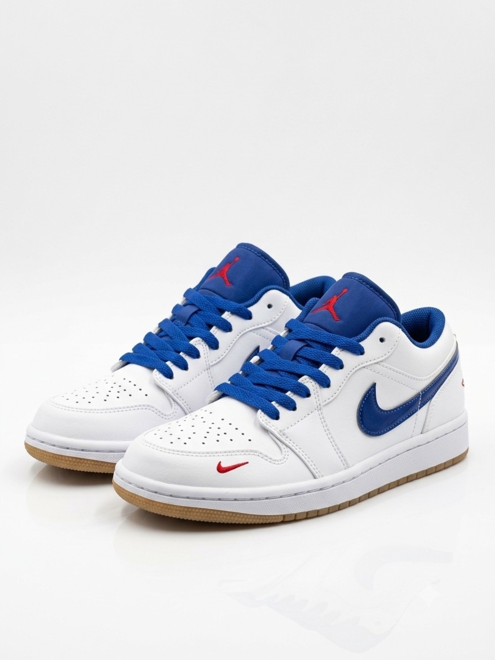 Nike Low-Top Sneakers in White, Blue and Red